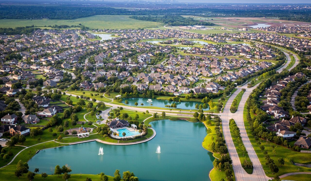 Shadow Creek Ranch lakes and homes in Pearland Texas