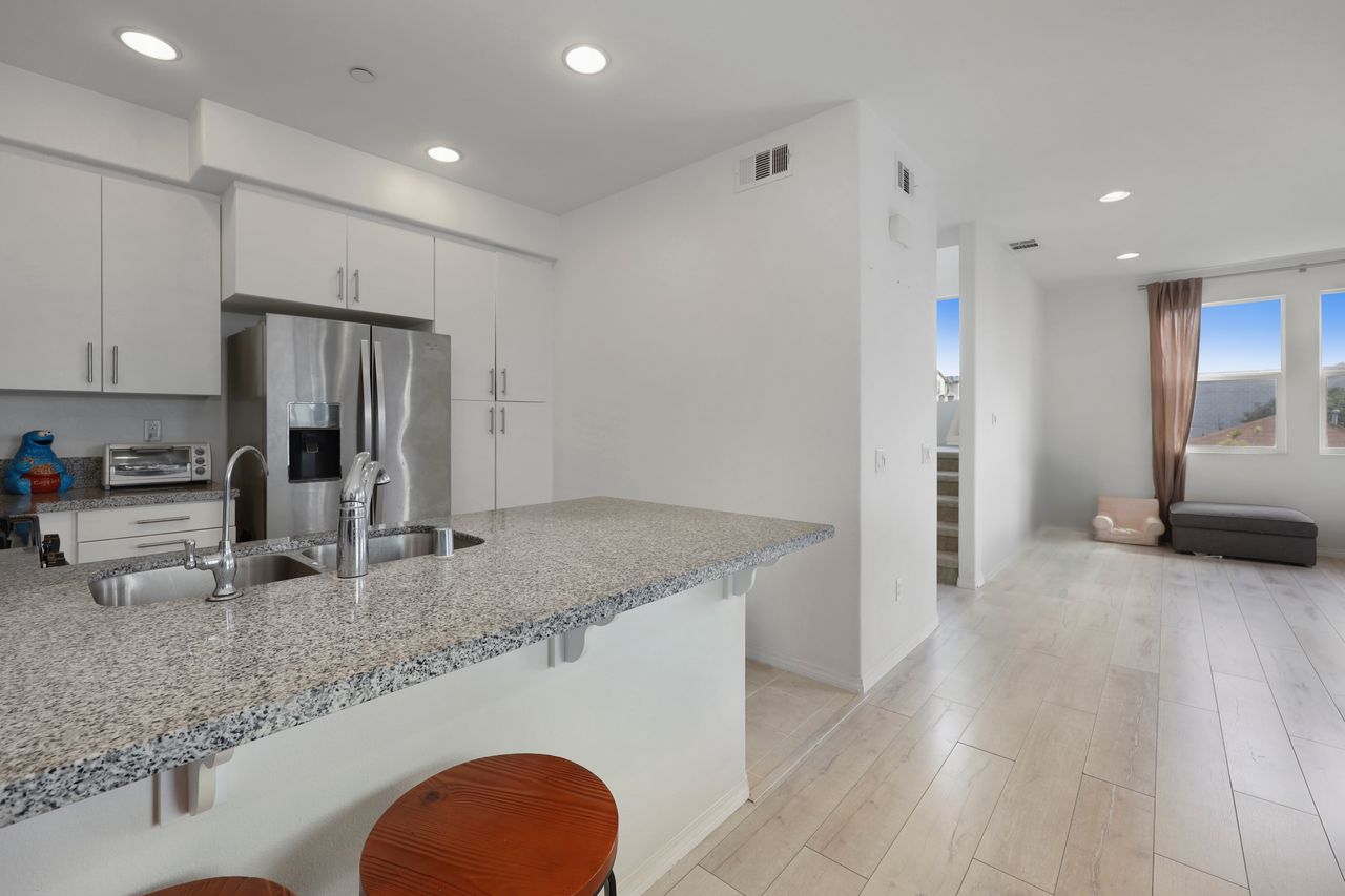 1126 Calle Flor photo 9