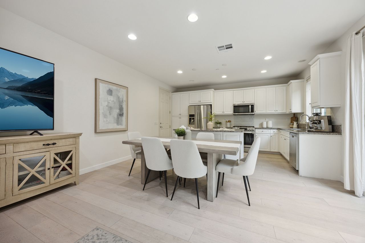 210 Desert Bloom photo 10