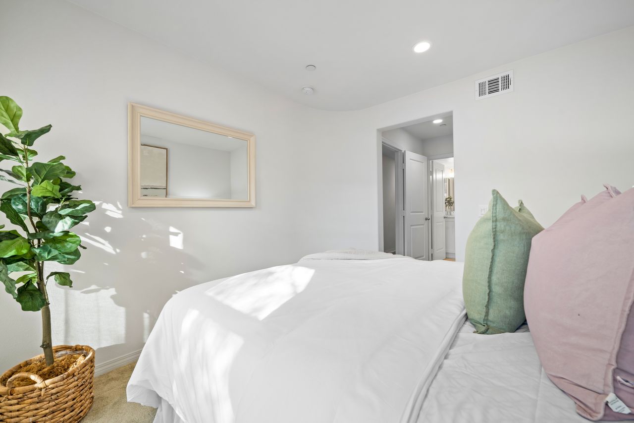 677 S District Way photo 7