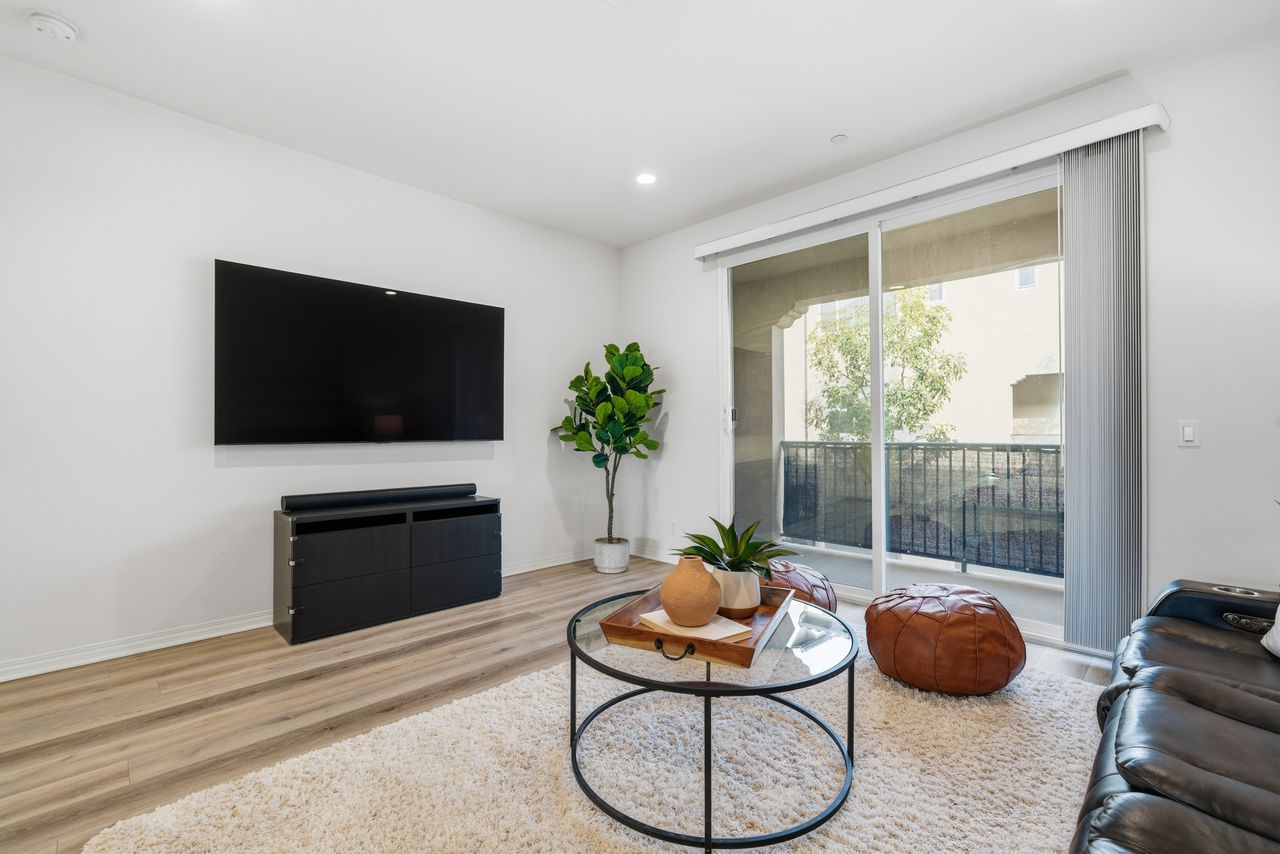 677 S District Way photo 10