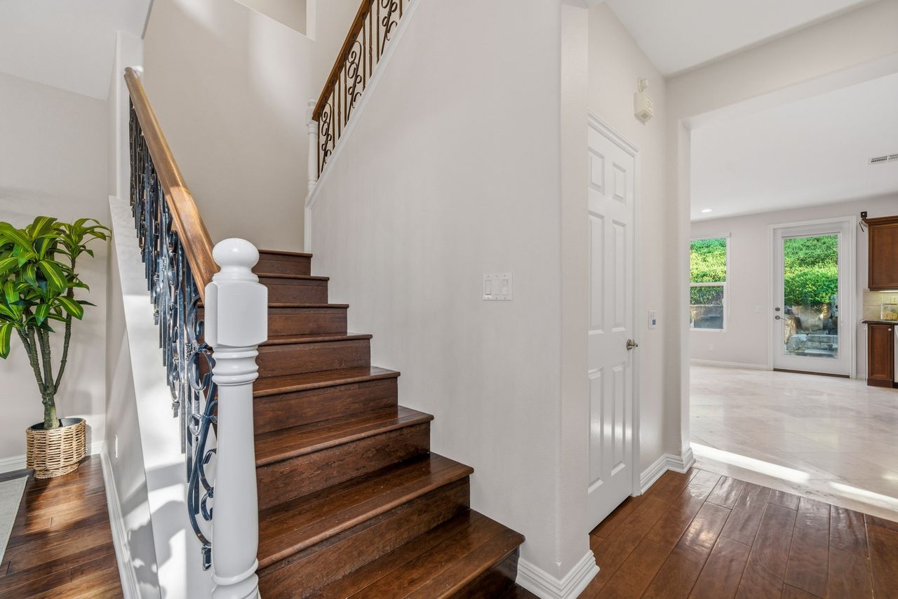 678 Milford St. photo 9