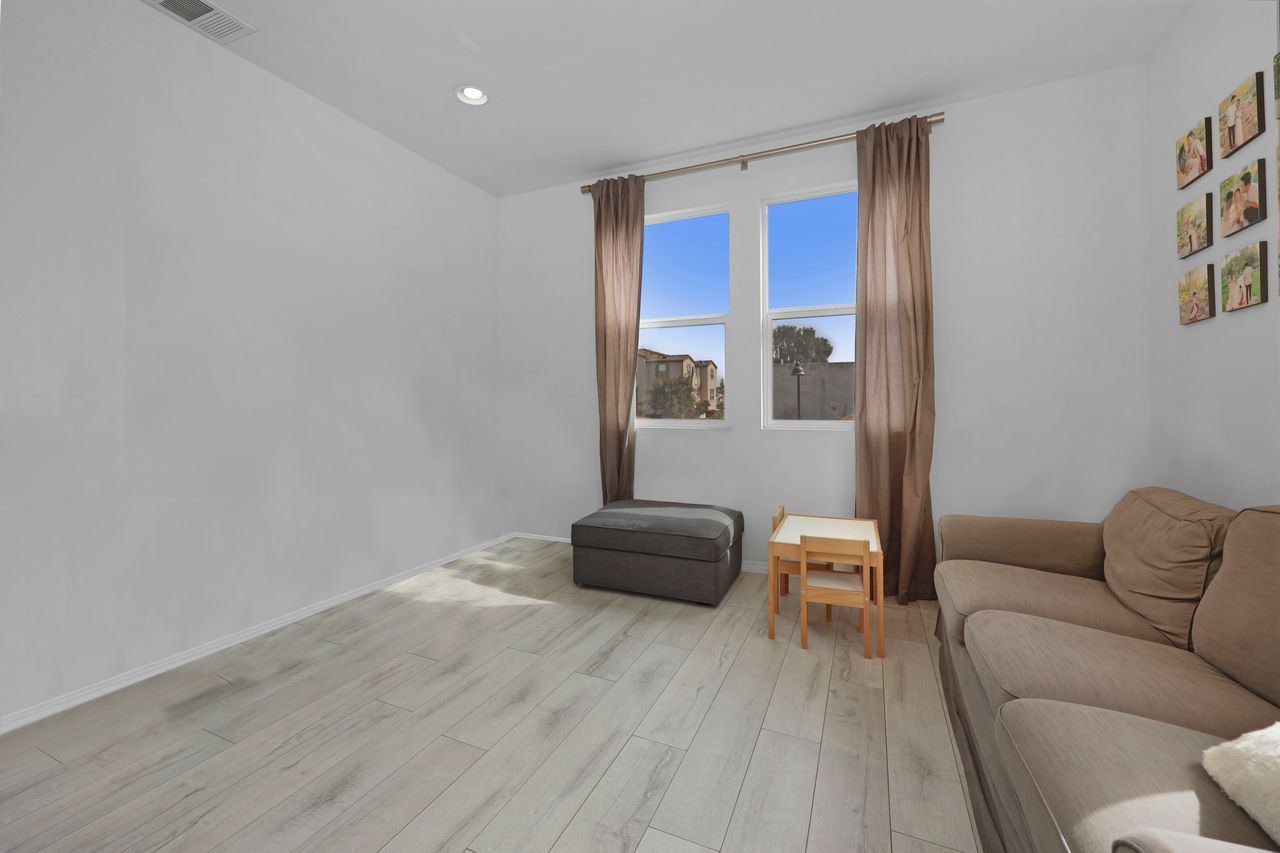 1126 Calle Flor photo 6