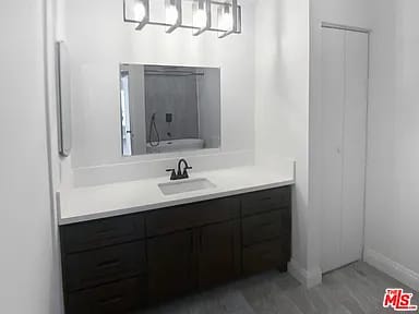 99 Streamwood photo 6