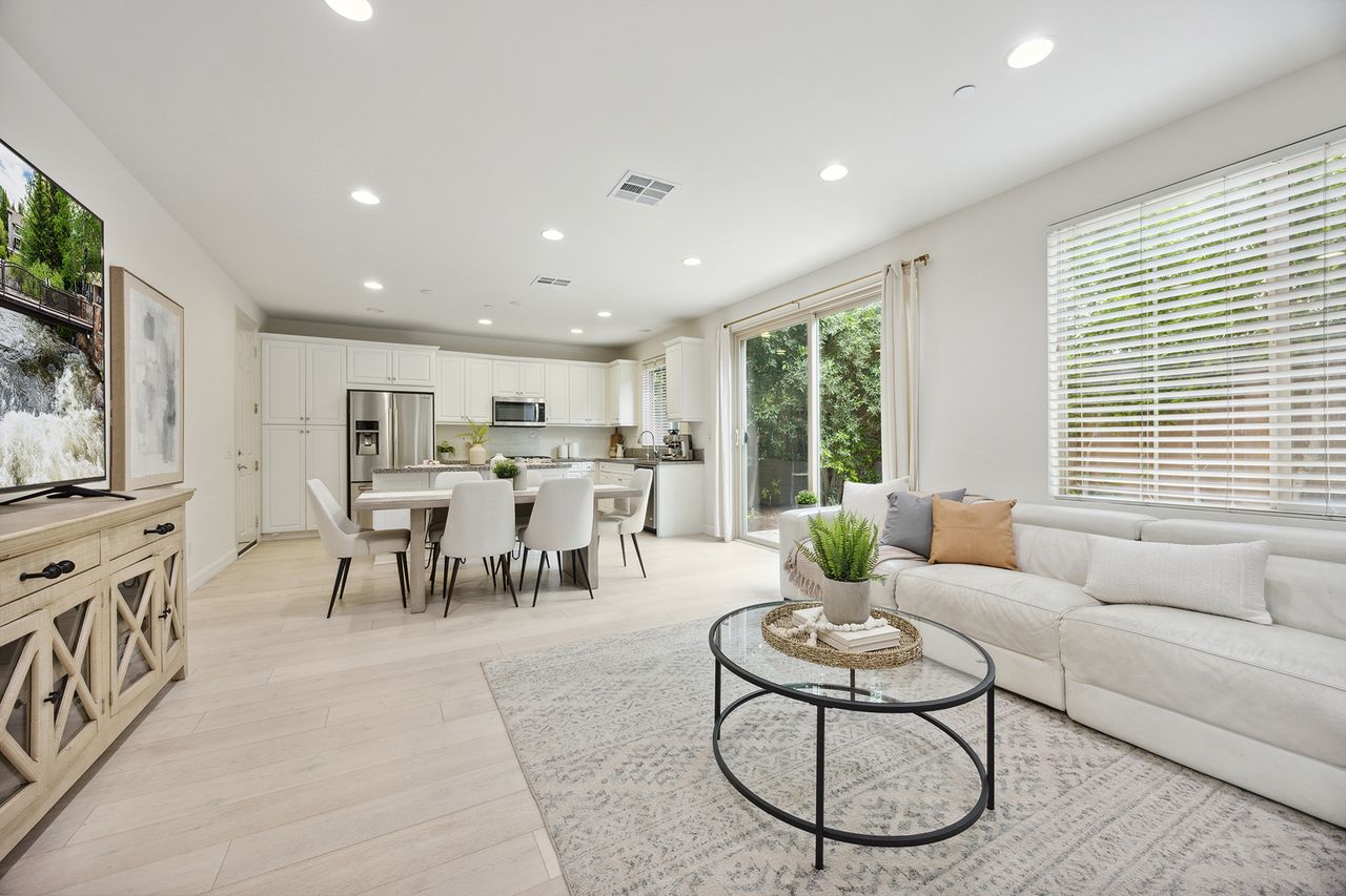 210 Desert Bloom photo 7
