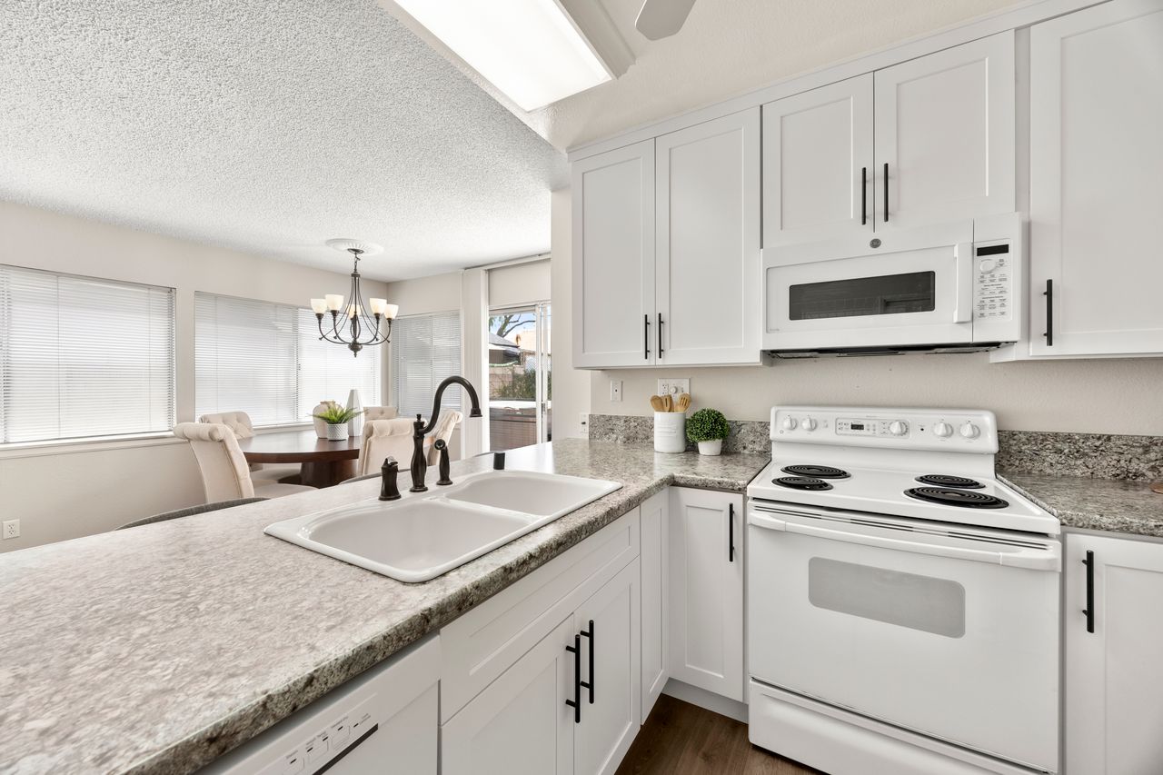 1109 Burns Ave photo 9