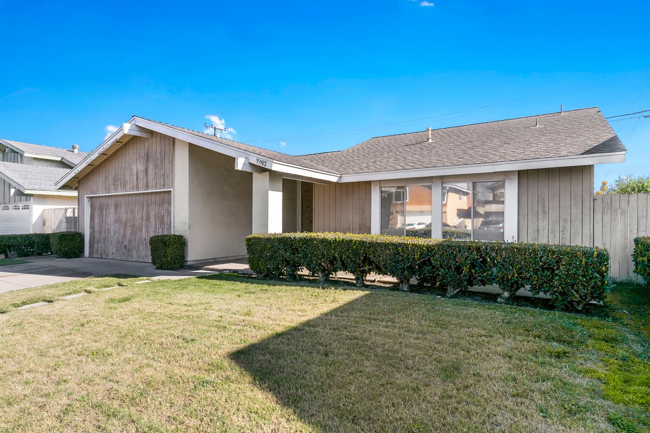 15902 Plumwood Street photo 1