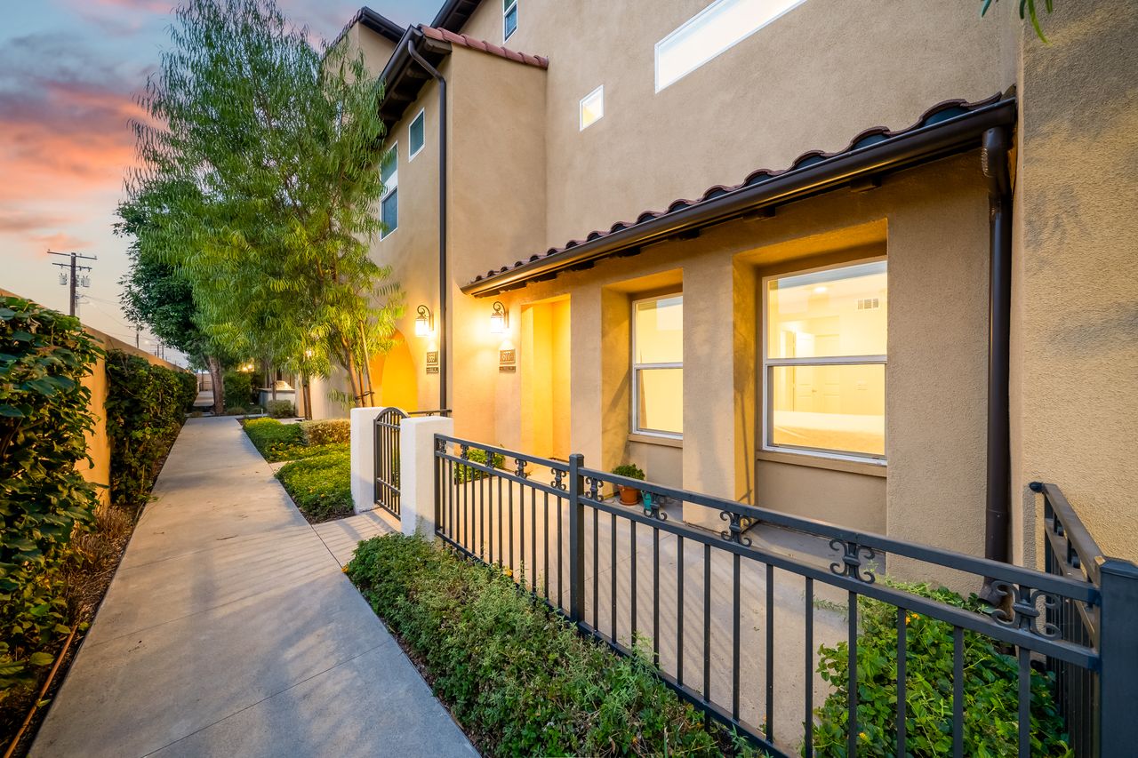 677 S District Way photo 1