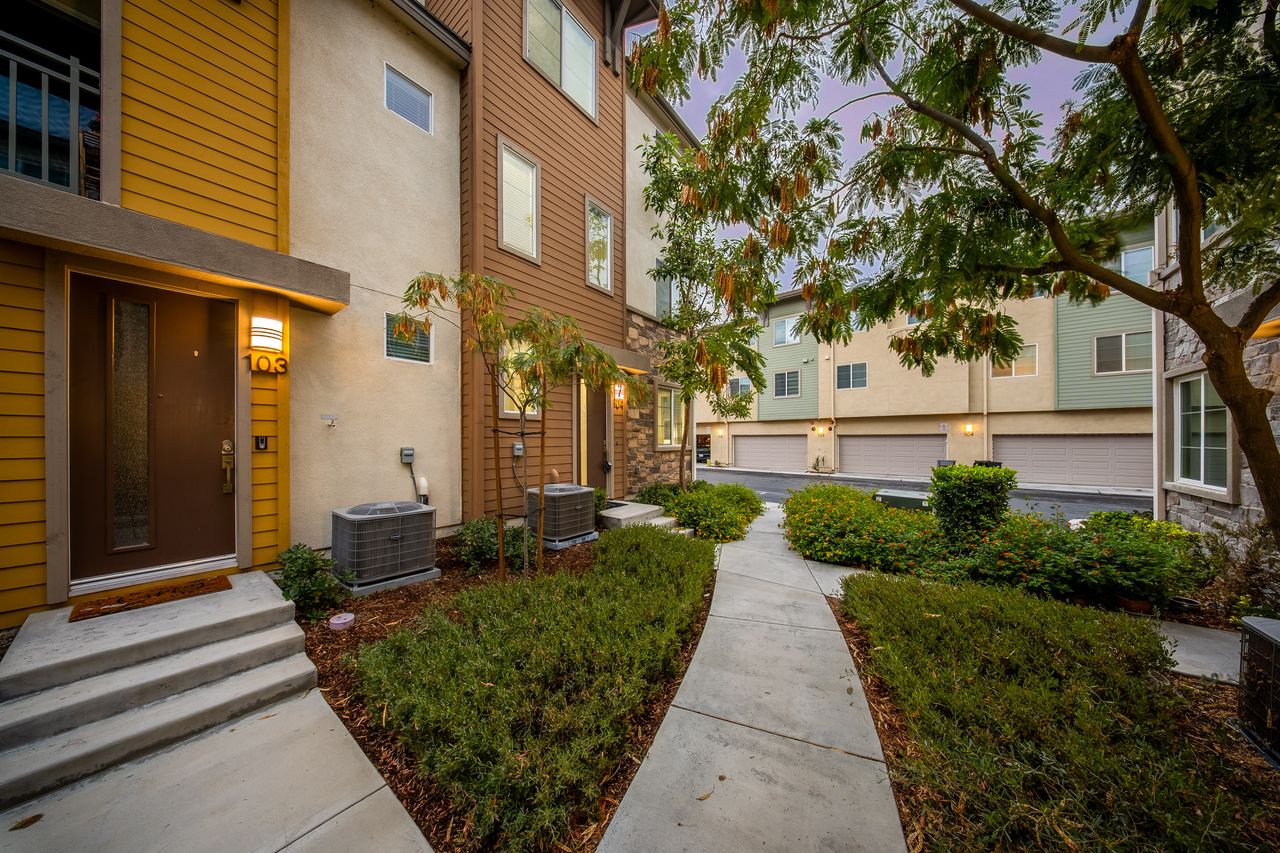 747 Savi Dr #104 photo 3