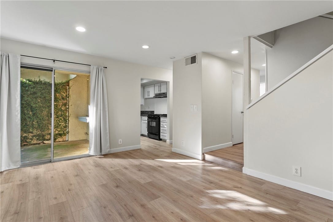 3340 E Collins Ave APT 18 photo 8