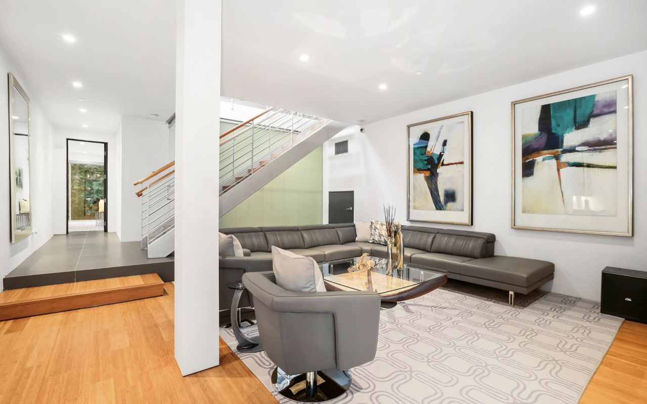 9932 Highcliff Drive photo 4