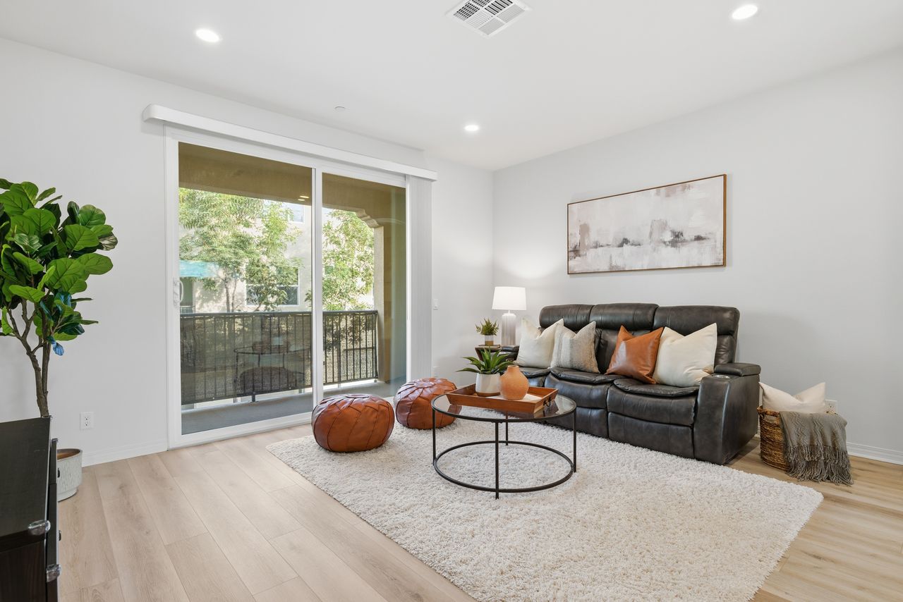 677 S District Way photo 9
