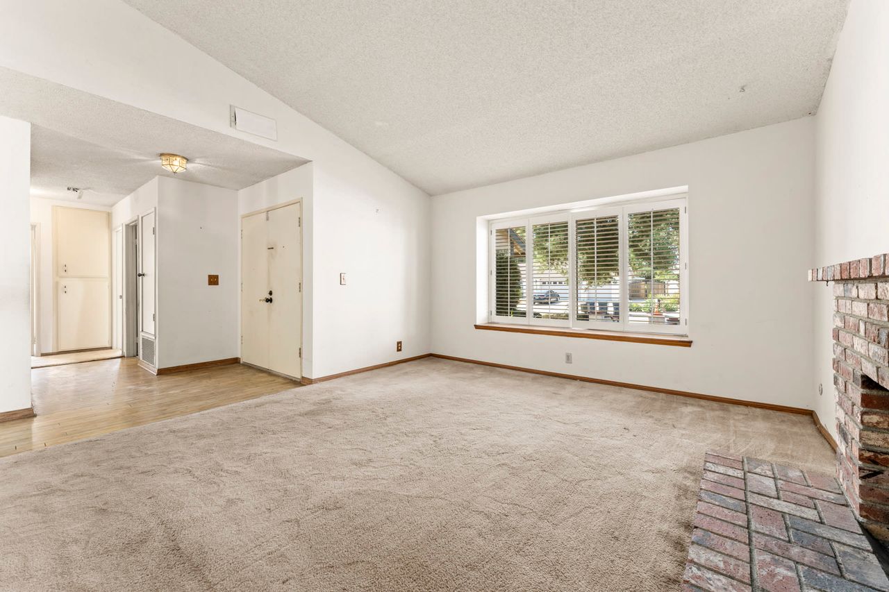 23992 Woodstone St photo 6