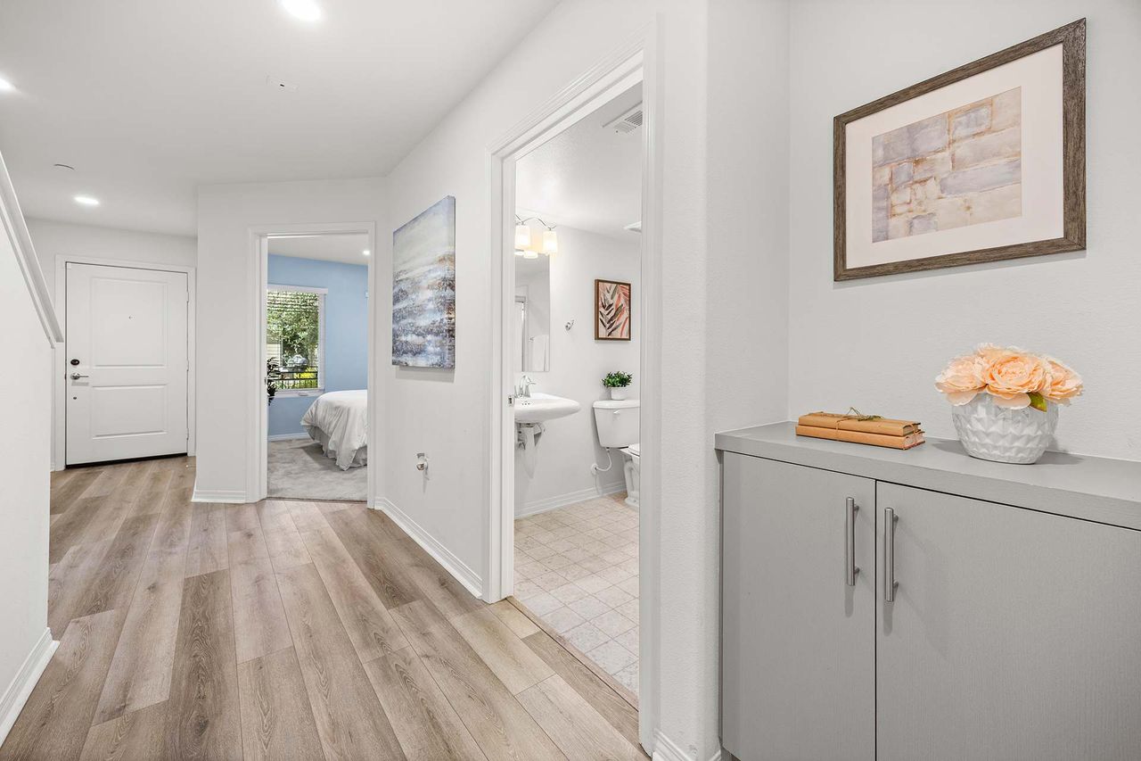 686 S District Way photo 4