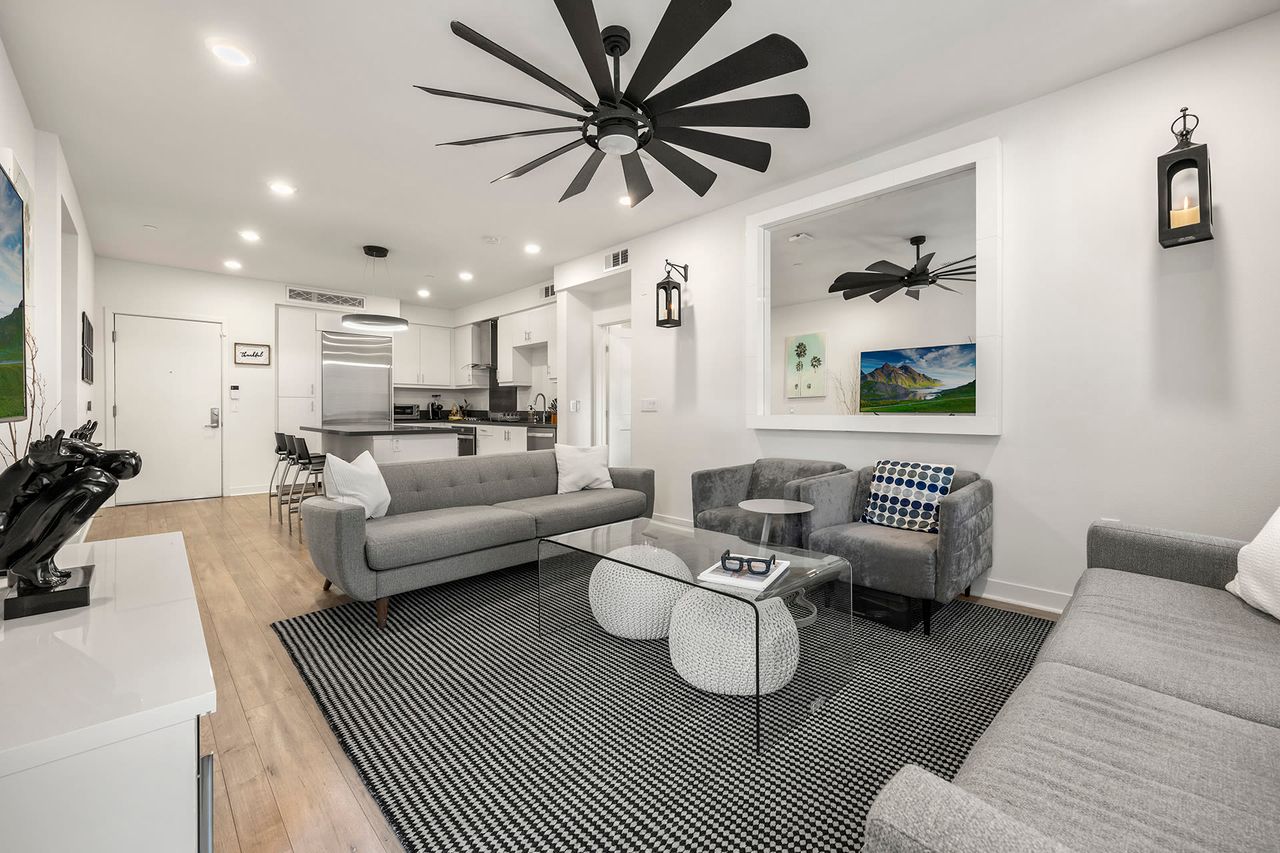 2412 Nolita photo 1