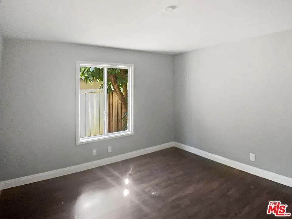 99 Streamwood photo 10