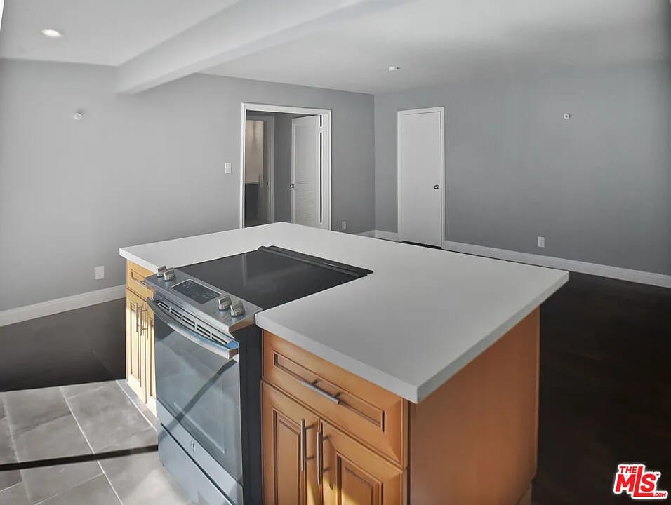 99 Streamwood photo 9