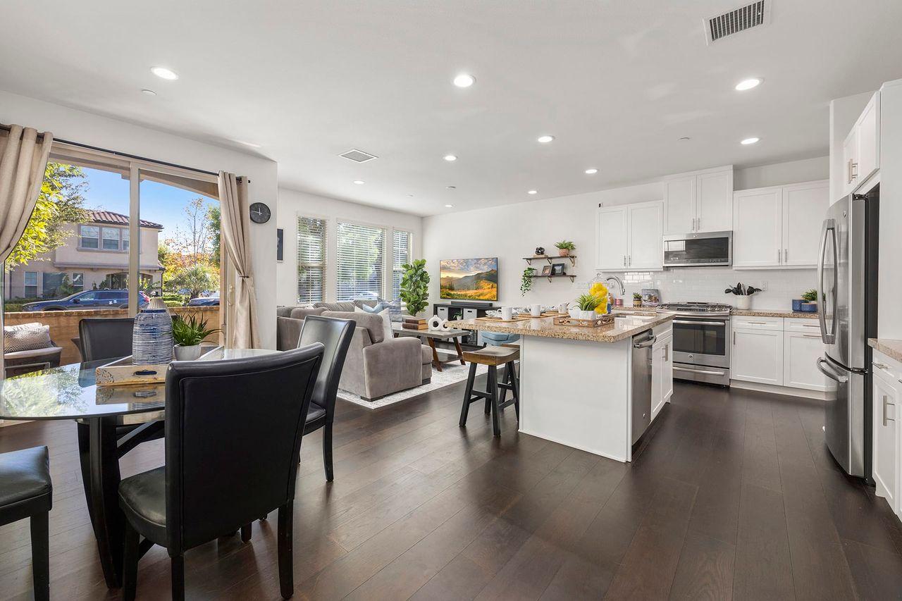 92 Finch photo 4