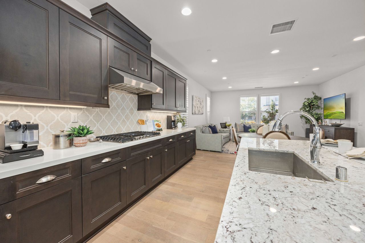 148 Hemisphere, Irvine, CA photo 10