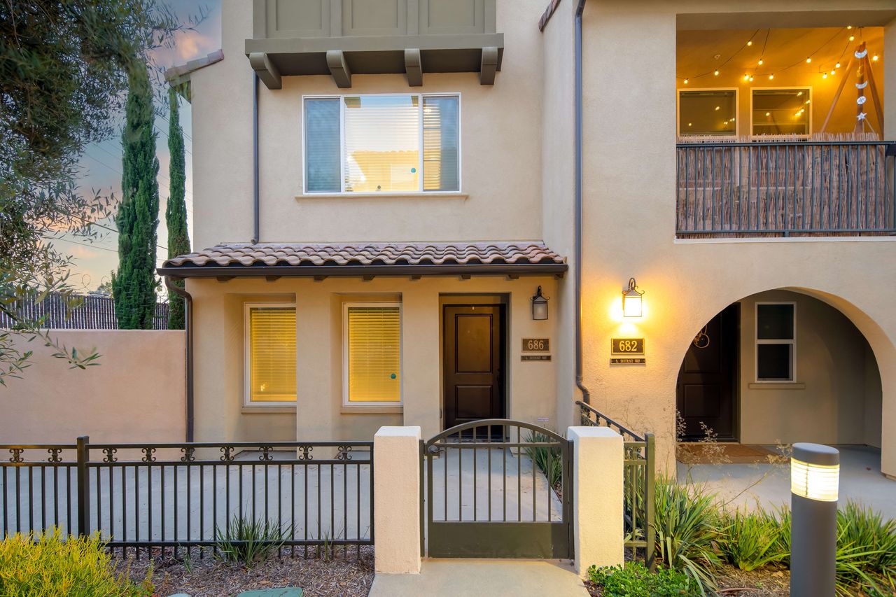686 S District Way photo 1