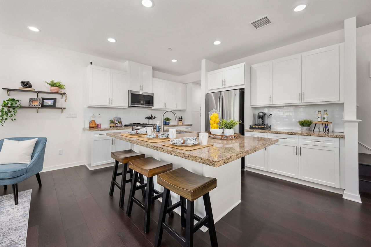 92 Finch photo 6