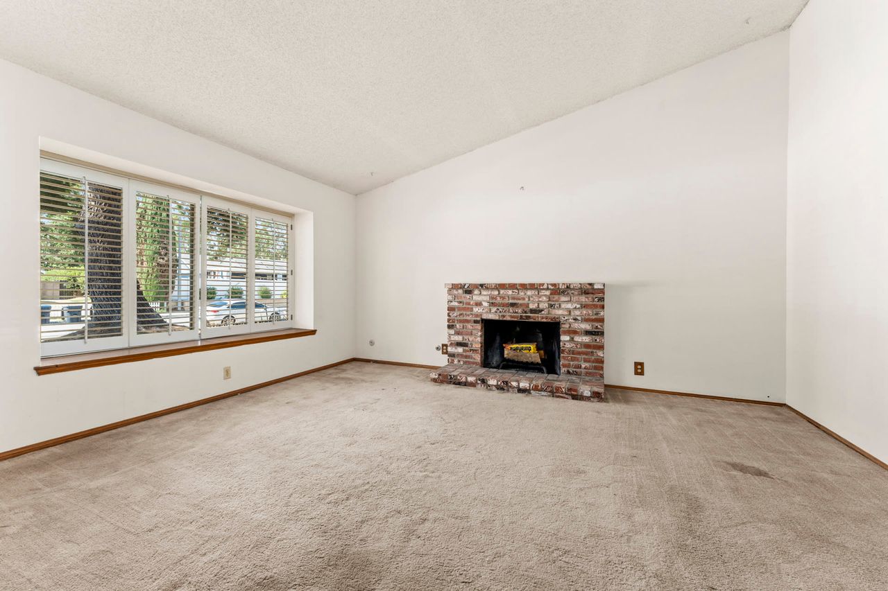 23992 Woodstone St photo 5