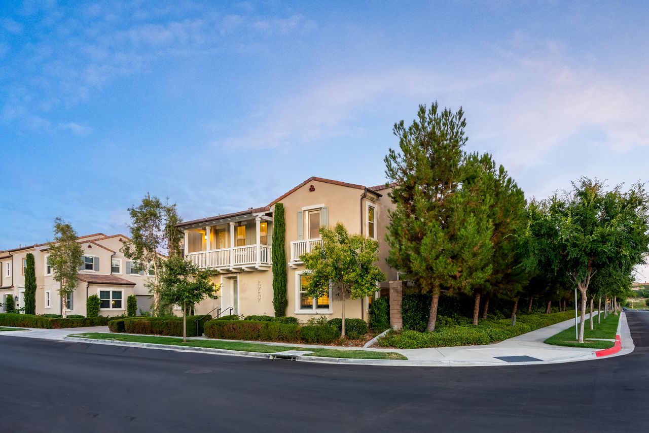 148 Hemisphere, Irvine, CA photo 3