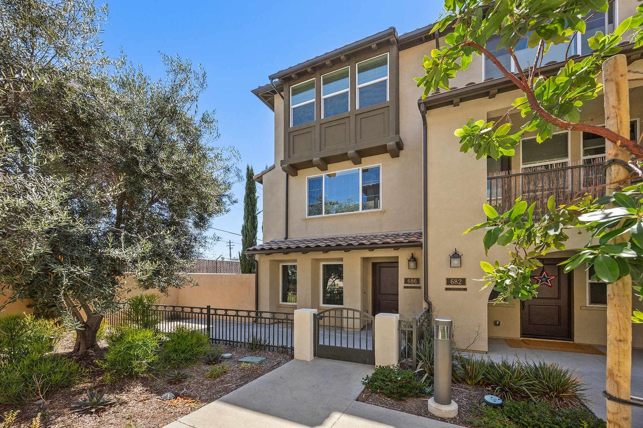 686 S District Way photo 3