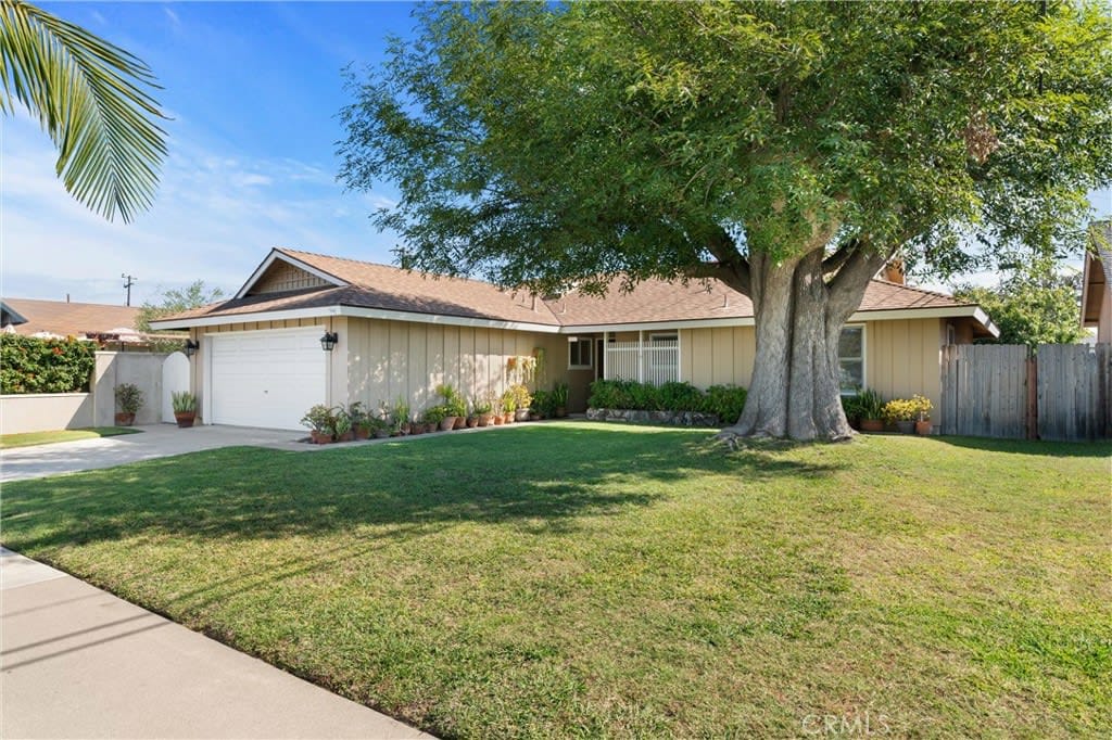 19592 Constellation Ln, Huntington Beach photo 1