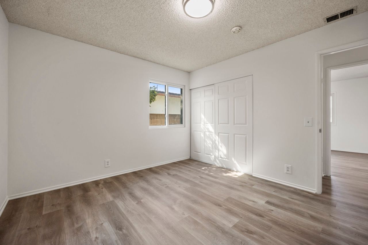 2558 W Heffron Dr photo 9