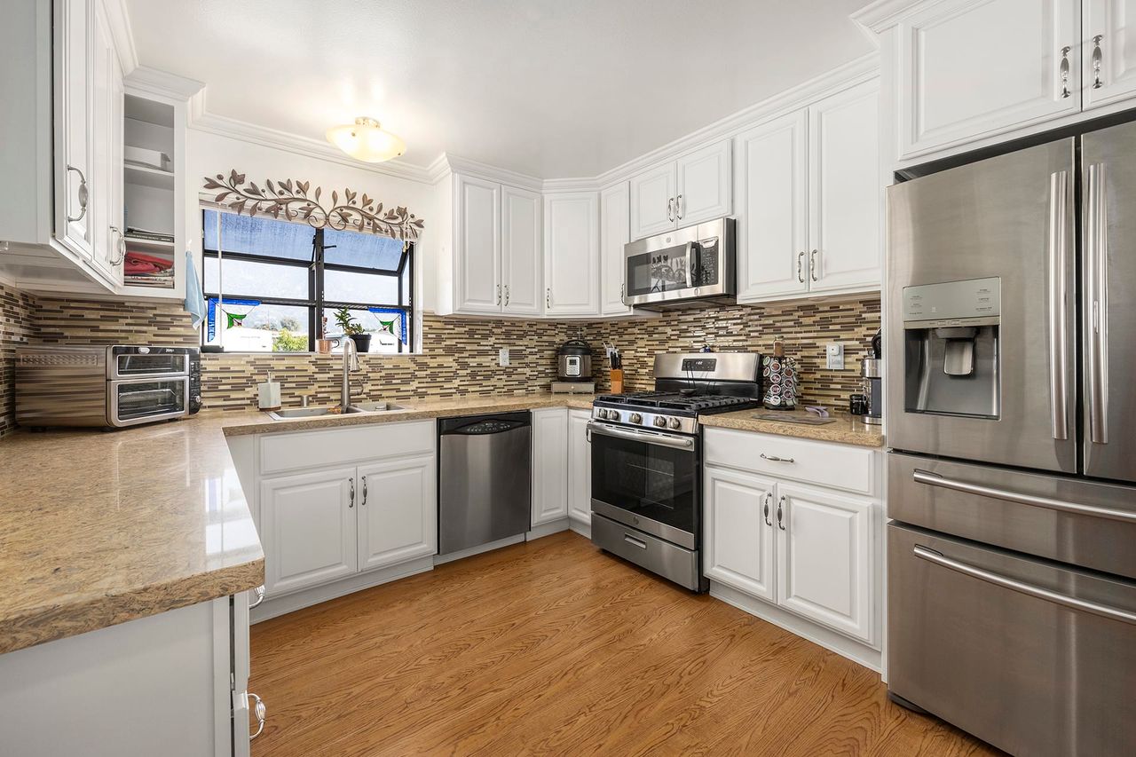 828 Invergarry St. photo 5