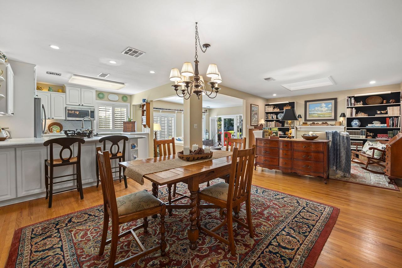 1829 W Hall Ave photo 8