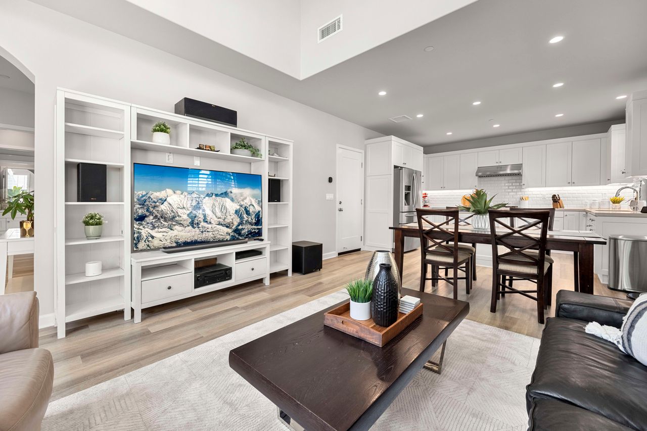 145 Falcon Ridge photo 6