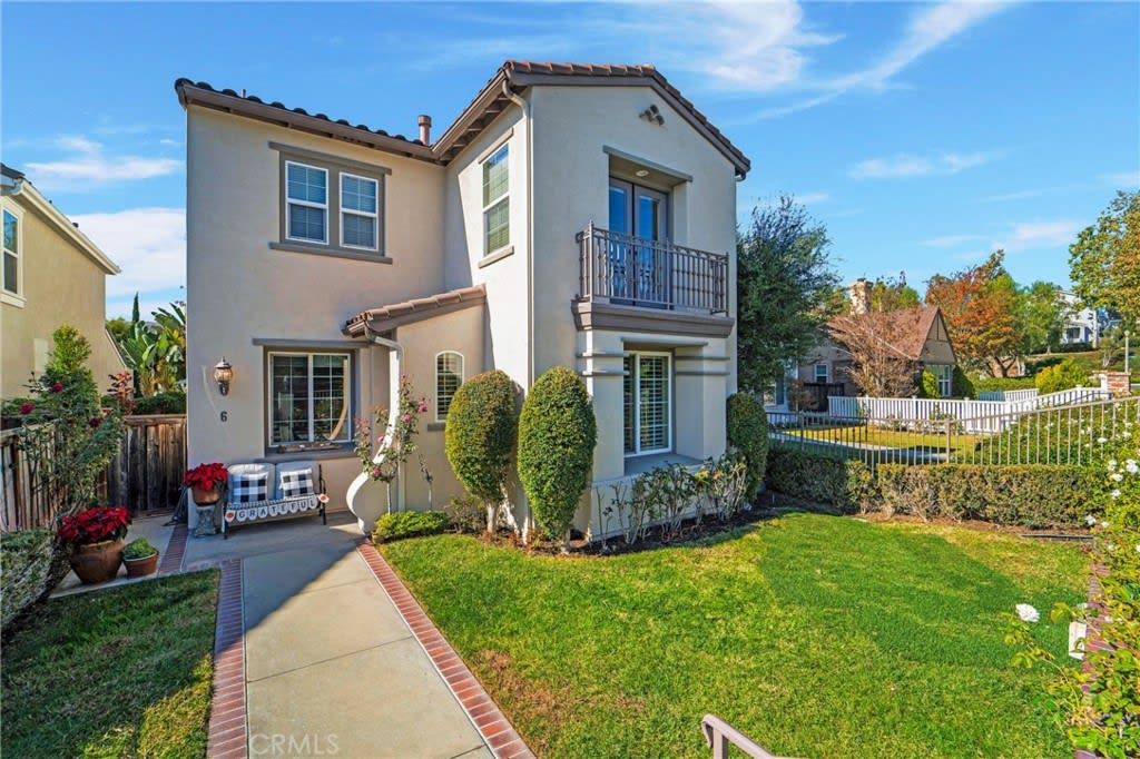 6 Clarke Dr photo 1