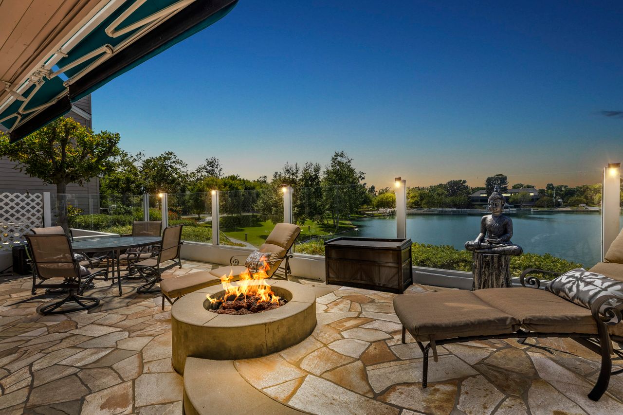 11 Lakefront photo 1