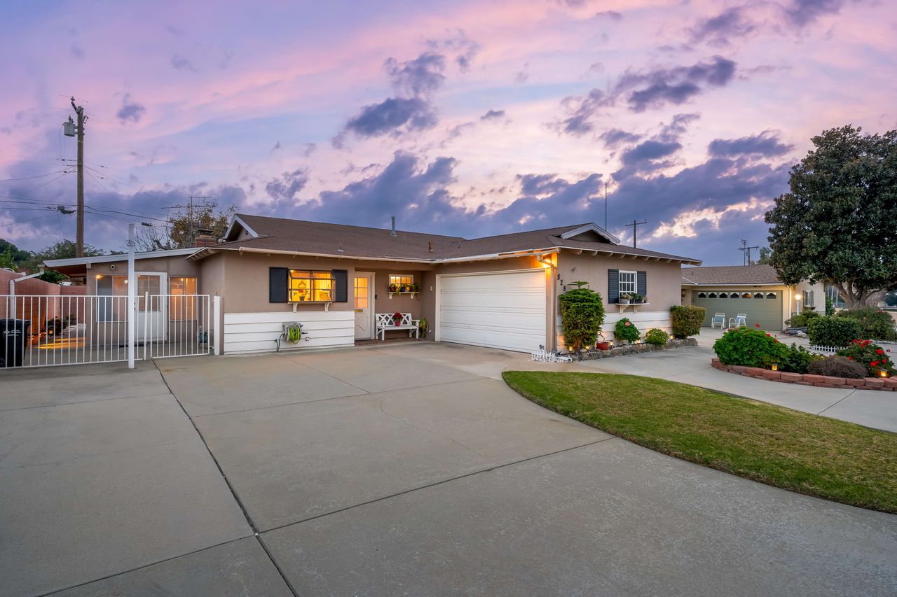 828 Invergarry St. photo 2