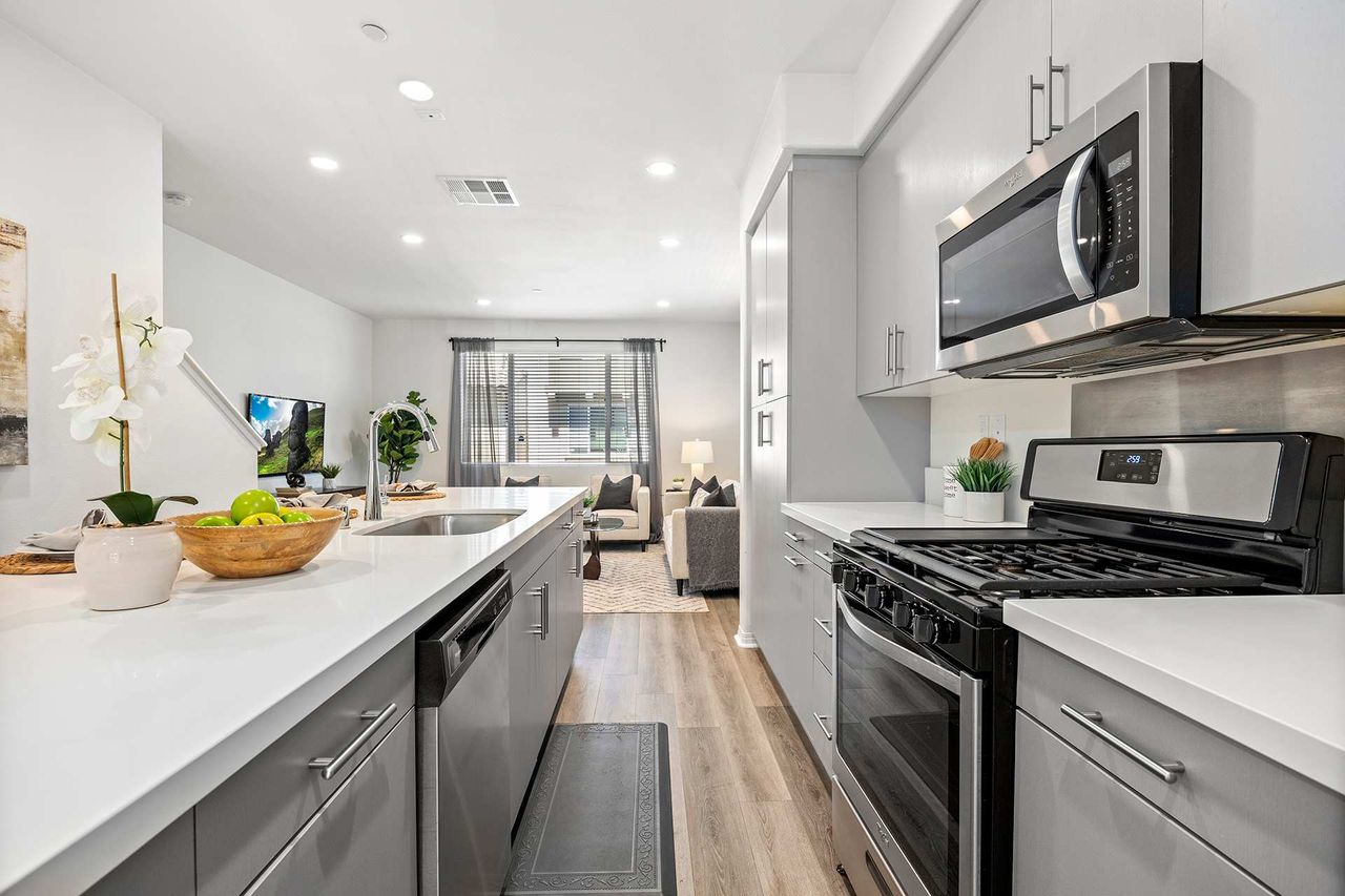 686 S District Way photo 10
