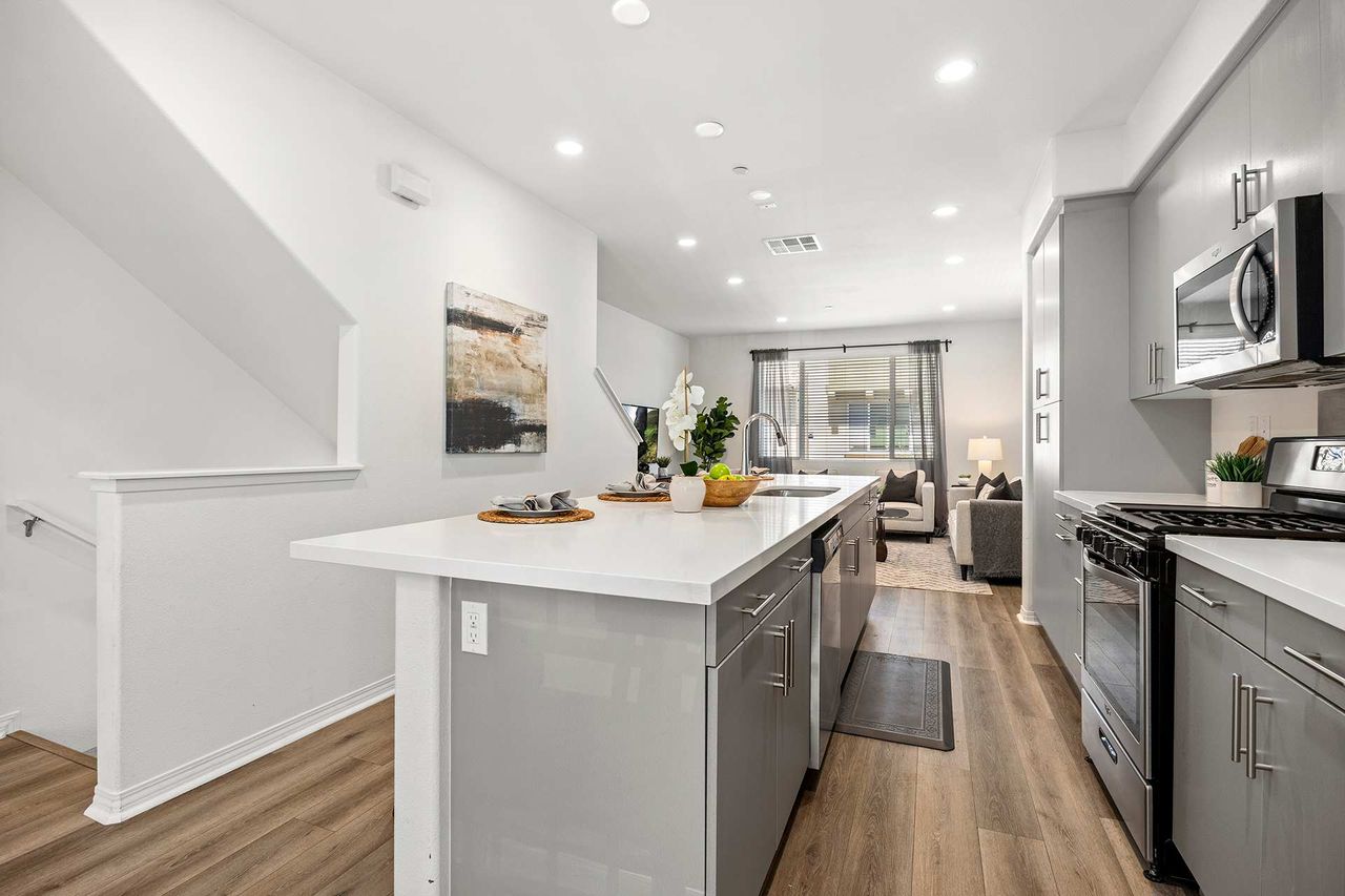 686 S District Way photo 9