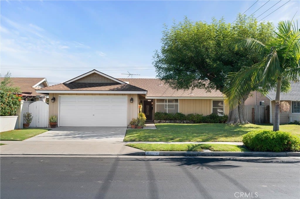 19592 Constellation Ln, Huntington Beach photo 2