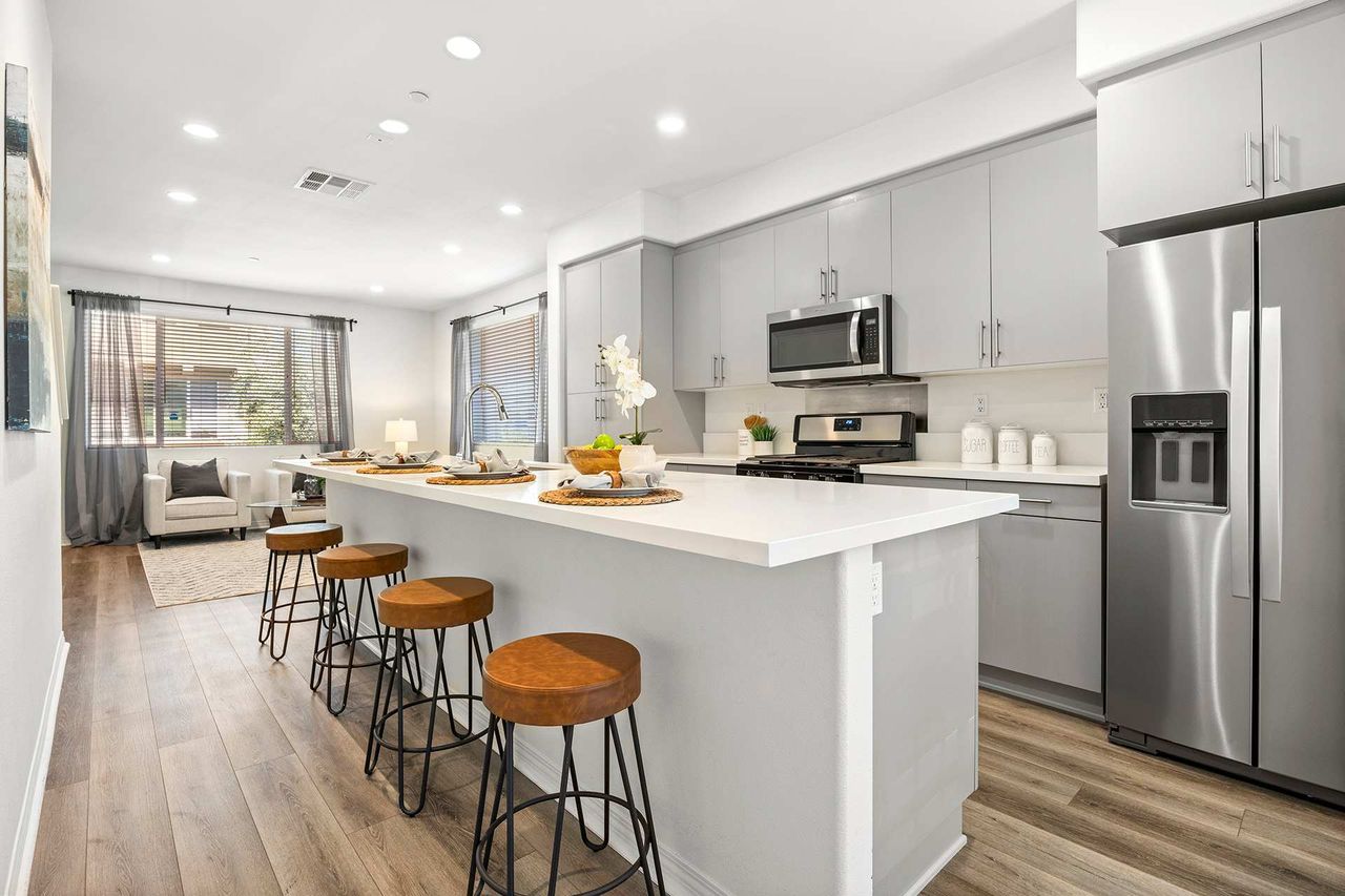 686 S District Way photo 8