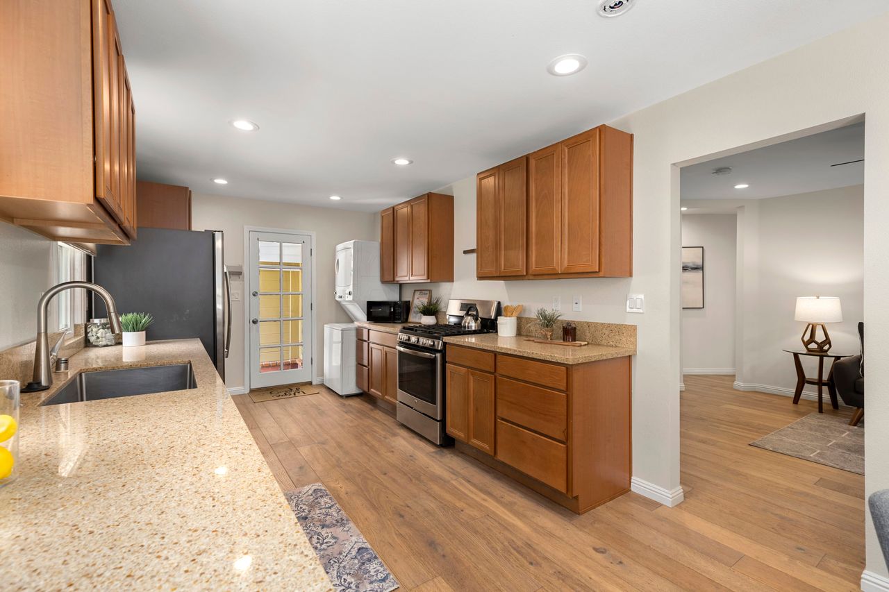 135 N C St photo 9