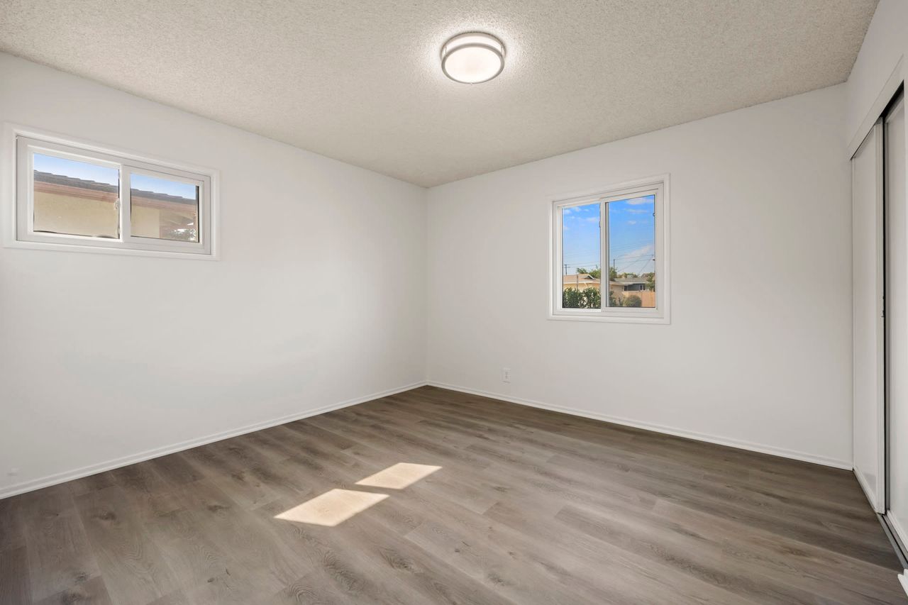 2558 W Heffron Dr photo 10