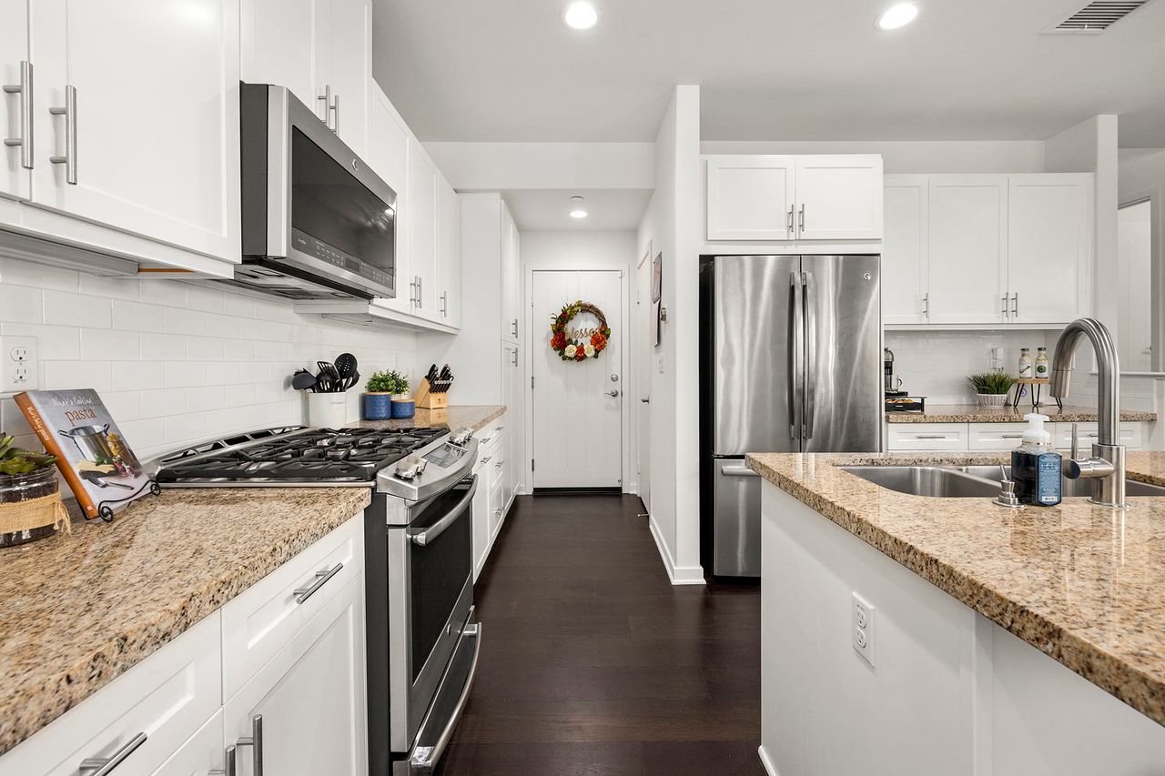 92 Finch photo 8