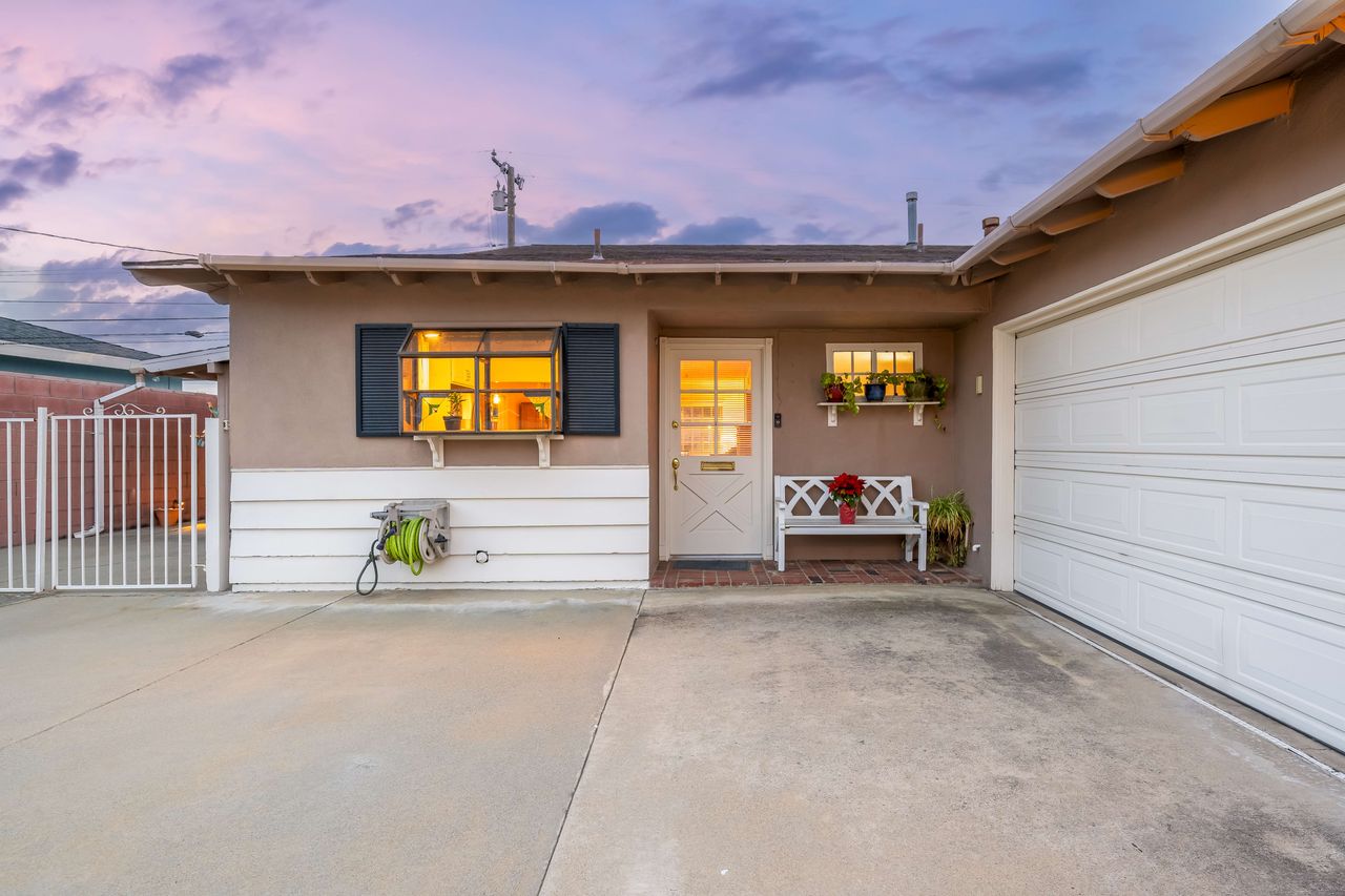 828 Invergarry St. photo 3