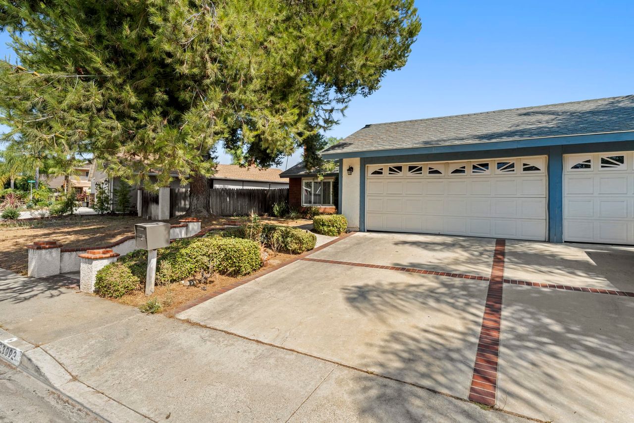 23992 Woodstone St photo 1