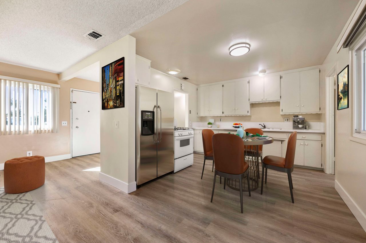 2555 W Heffron Dr photo 10