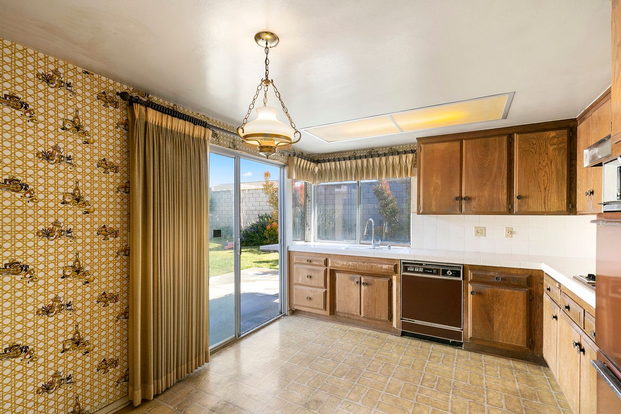 15902 Plumwood Street photo 7