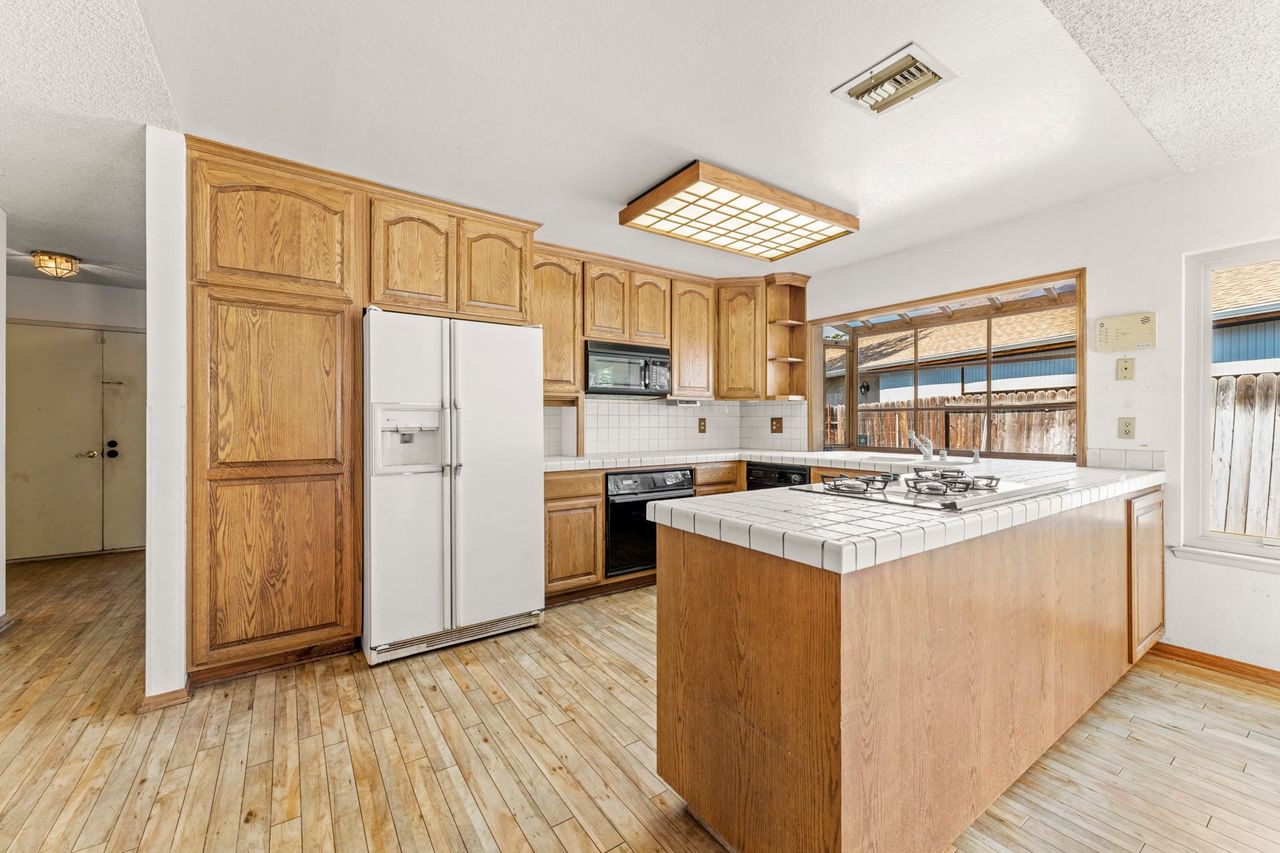 23992 Woodstone St photo 8