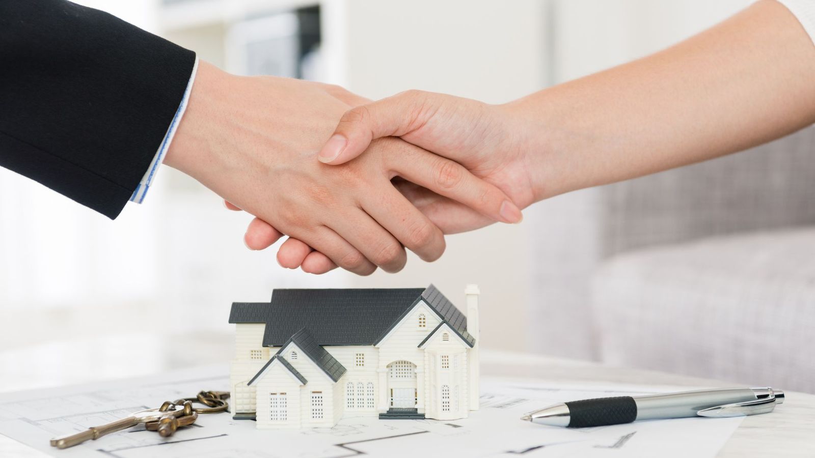 How to Successfully Buy a Home in a Bidding War: Tips for Orange County Real Estate
