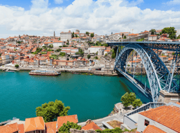 Porto's Ribeira quarter and the Dom Lu&iacute;s bridge